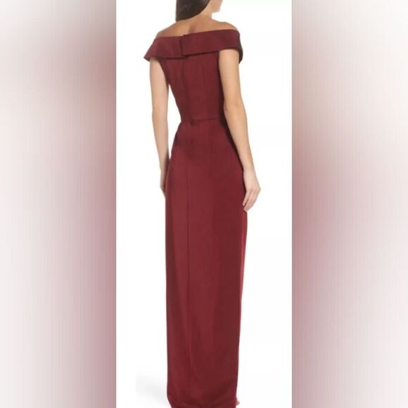 La Femme Surplice Off the Shoulder Column Gown NWT size 18 Burgundy - Picture 2 of 6